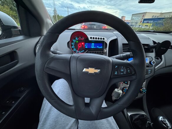 2012 Chevrolet Aveo II, серебристый, 730000 рублей - вид 5