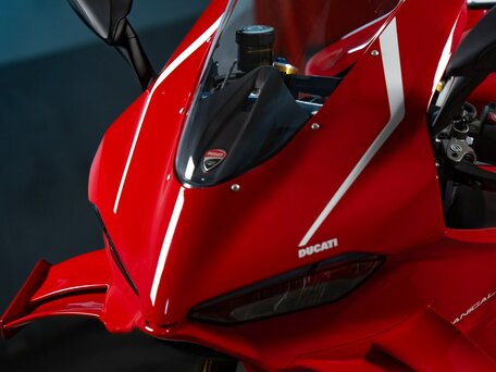 2026 Ducati Panigale V4, красный, 5350000 рублей, вид 3