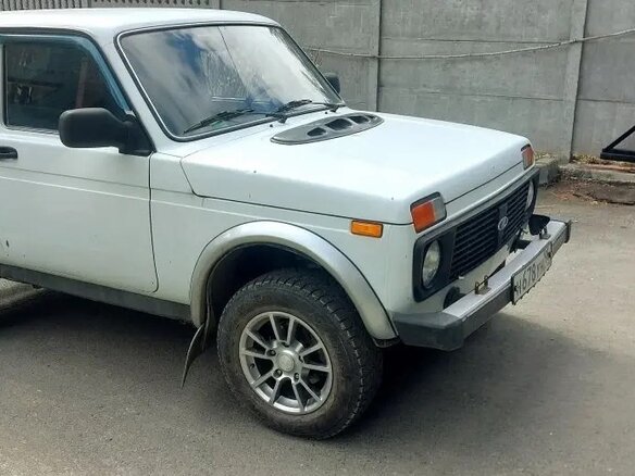 2010 Lada (ВАЗ) 2121 (4x4) I Рестайлинг, белый, 465000 рублей - вид 1
