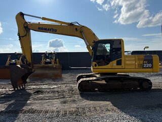 2020 Komatsu PC220-8, жёлтый, 8200000 рублей, вид 5