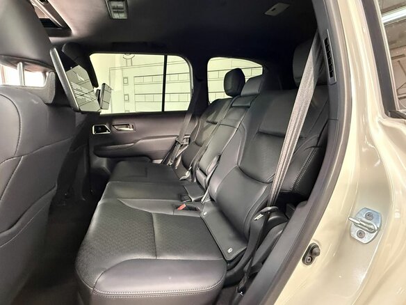 2024 Toyota Land Cruiser 300 Series, белый - вид 3