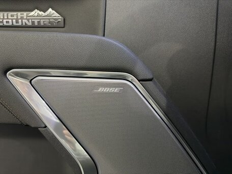 2025 Chevrolet Silverado Crew Cab IV (T1XX) Рестайлинг, чёрный, 5900000 рублей, вид 4