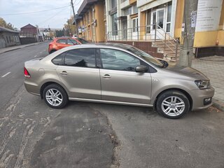 2015 Volkswagen Polo V Рестайлинг, бежевый, 1050000 рублей, вид 2