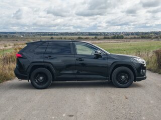 2022 Toyota RAV4 V (XA50), чёрный, 3300000 рублей, вид 3