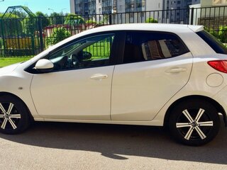 2012 Mazda 2 II Рестайлинг (DE2), белый, 965000 рублей, вид 3
