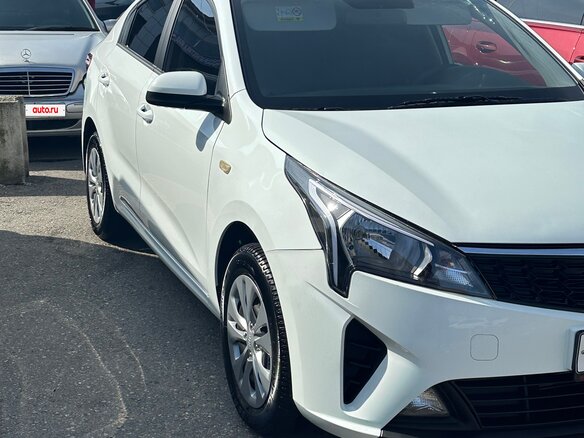 2020 Kia Rio IV Рестайлинг, белый, 1395000 рублей