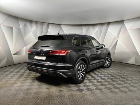 2018 Volkswagen Touareg III, чёрный, 4220000 рублей, вид 2