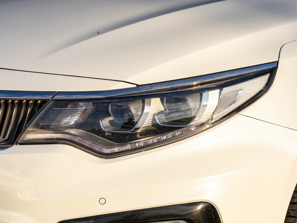 2019 Kia Optima IV Рестайлинг, белый, 1895000 рублей - вид 10