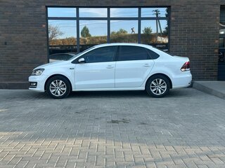 2018 Volkswagen Polo V Рестайлинг, белый, 1399000 рублей, вид 2