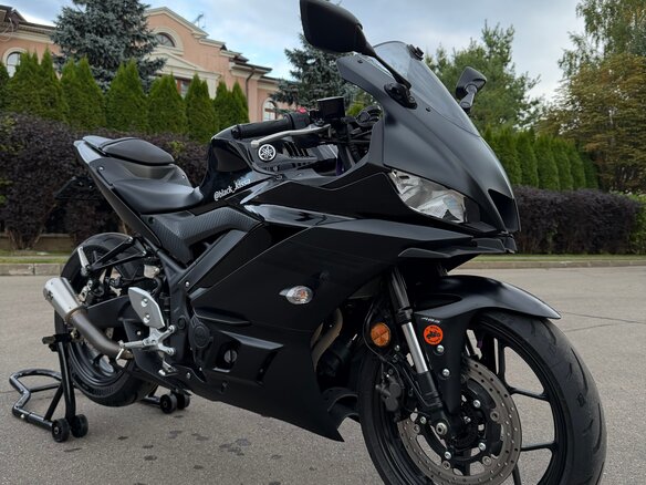 2022 Yamaha YZF-R3, чёрный, 600000 рублей - вид 1