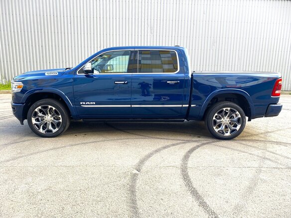 2022 Ram 1500 Crew Cab V, синий, 7400000 рублей - вид 4