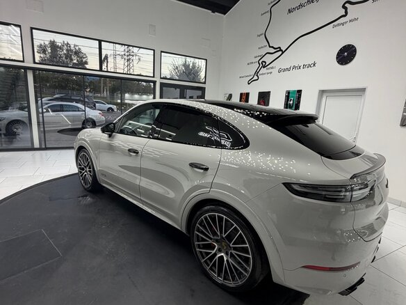 2020 Porsche Cayenne GTS Coupé III, серый, 9900000 рублей - вид 2