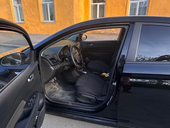 2017 Hyundai Solaris II, чёрный, 1050000 рублей - вид 23