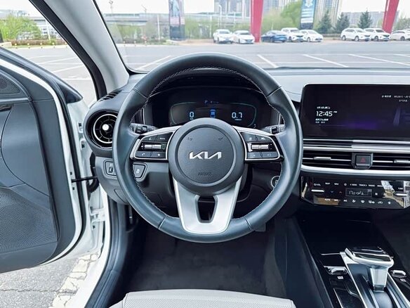 2023 Kia K3 II (China Market) Рестайлинг, белый, 1240000 рублей - вид 7