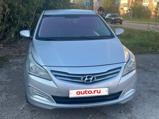 2014 Hyundai Solaris I Рестайлинг, серебристый, 850000 рублей, вид 2