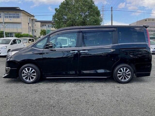 2020 Toyota Esquire I Рестайлинг, чёрный, 1815000 рублей, вид 2