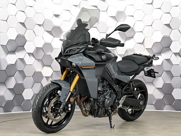 2024 Yamaha MT-09 Tracer (FJ-09), серый, 1639000 рублей - вид 1