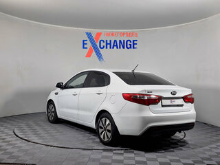 2013 Kia Rio 5-speed III, белый, 634000 рублей, вид 5