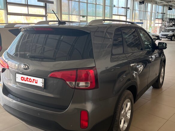 2017 Kia Sorento II Рестайлинг, серый, 1950000 рублей - вид 2