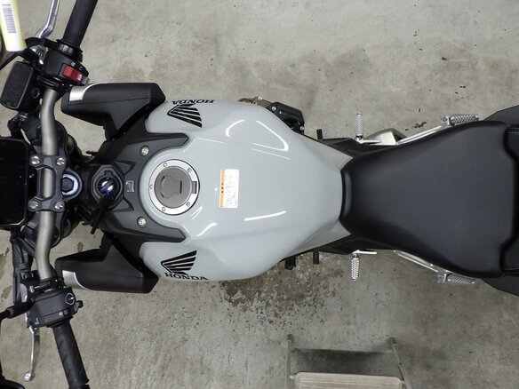 2024 Honda CB 650R, серый, 1177000 рублей - вид 10