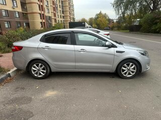 2014 Kia Rio 6-speed III, серебристый, 650000 рублей, вид 4