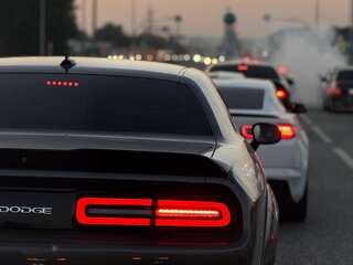 2018 Dodge Challenger III Рестайлинг 2, серый, 2000000 рублей, вид 4