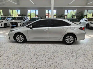 2023 Toyota Corolla XII (E210), серебристый, 1300000 рублей, вид 4