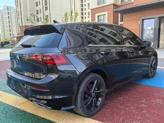 2023 Volkswagen Golf VIII, чёрный, 1520000 рублей, вид 4