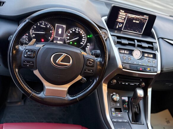 2020 Lexus NX 300 I Рестайлинг, белый, 3130000 рублей - вид 15