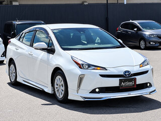 2022 Toyota Prius IV Рестайлинг (XW50), белый, 1500000 рублей, вид 1
