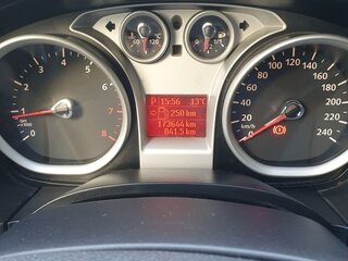 2009 Ford Focus II Рестайлинг, красный, 420000 рублей, вид 4