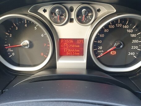2009 Ford Focus II Рестайлинг, красный, 420000 рублей, вид 4