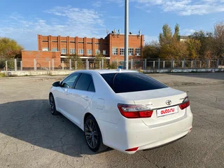 2016 Toyota Camry VII (XV50) Рестайлинг, белый, 1890000 рублей, вид 5