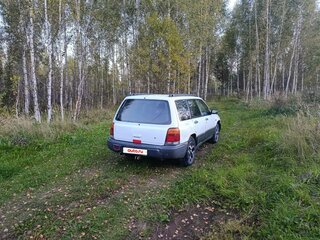1997 Subaru Forester I, белый, 350000 рублей, вид 4