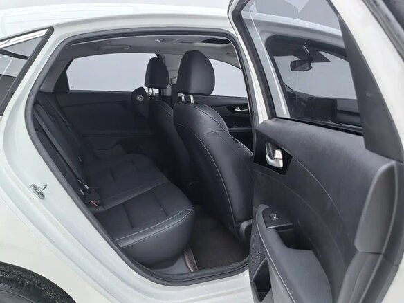 2021 Kia K3 II (China Market), белый, 1400000 рублей - вид 7