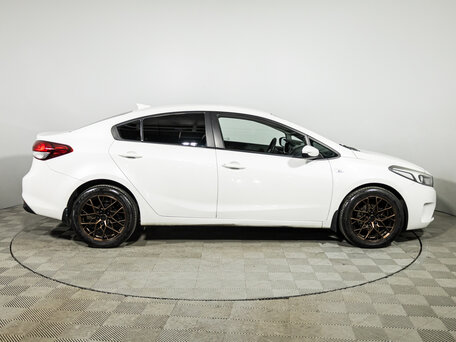 2018 Kia Cerato III Рестайлинг (Classic), белый, 1259700 рублей, вид 4
