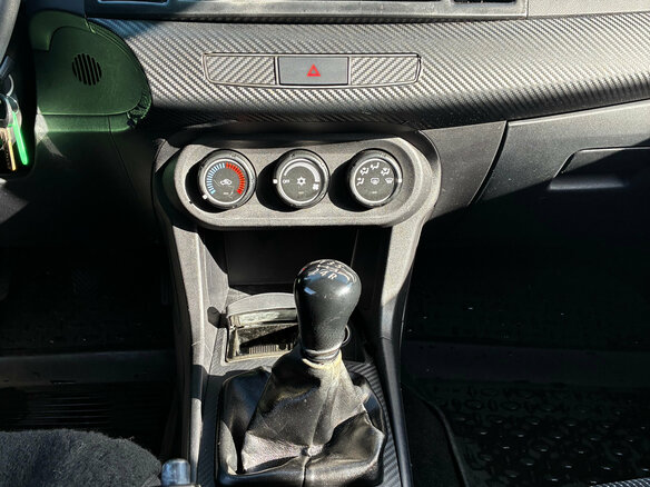 2007 Mitsubishi Lancer X, белый - вид 13