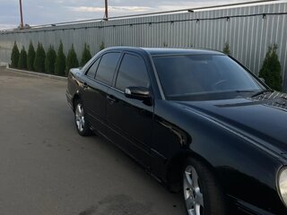 1999 Mercedes-Benz E-Класс 280 II (W210, S210) Рестайлинг, чёрный, 355000 рублей, вид 3