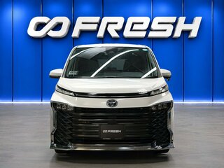 2022 Toyota Voxy IV (R90), белый, 4000000 рублей, вид 3