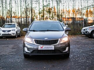 2013 Kia Rio 4-speed III, белый, 860000 рублей, вид 3