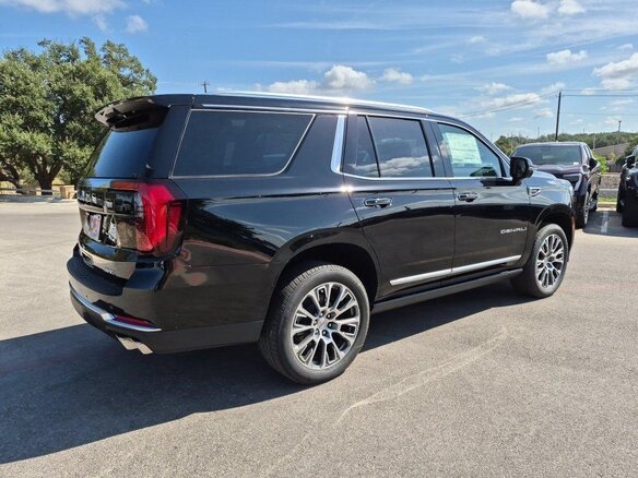 2026 GMC Yukon V Рестайлинг, чёрный - вид 10