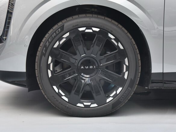 2026 Audi E7X, серебристый, 9000077 рублей - вид 12