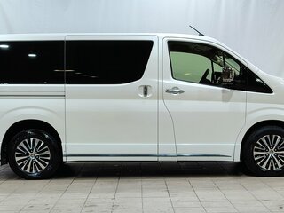 2020 Toyota HiAce H300, белый, 6800000 рублей, вид 3