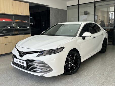 Toyota Camry VIII (XV70)