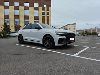 2021 Audi Q8 55 TFSI I (4M), белый, 6800000 рублей, вид 3