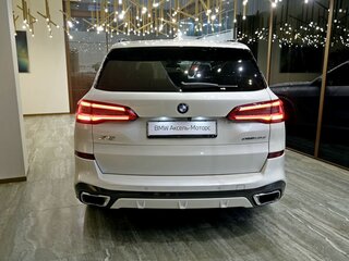 2019 BMW X5 30d IV (G05/G18), белый, 6450000 рублей, вид 4