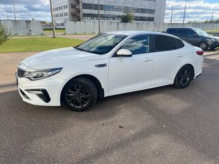 2020 Kia Optima IV Рестайлинг, белый, 1600000 рублей, вид 3