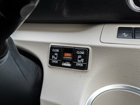 2015 Toyota Sienta II, коричневый, 1525000 рублей - вид 18