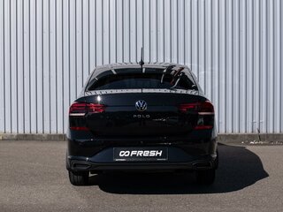 2021 Volkswagen Polo VI, чёрный, 1469000 рублей, вид 4
