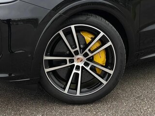 2026 Porsche Cayenne GTS Coupé III Рестайлинг, чёрный, 26900000 рублей, вид 3